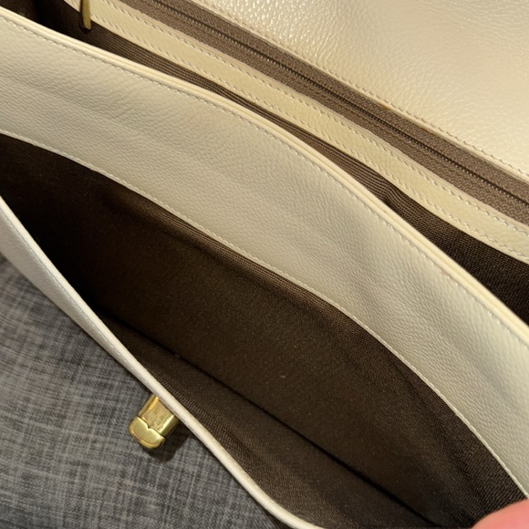 Coach Bag Vintage 90’s Cream Leather Crossbody Bag with Gold Turnlock - Picture 8 of 17